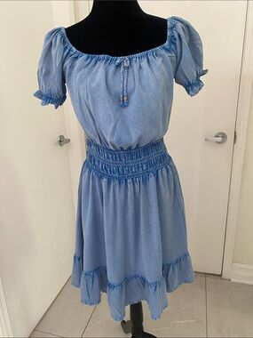 Chambray Baby-Doll Distressed Blue Dress Smocked Waist & Puff sleeves Sze Medium